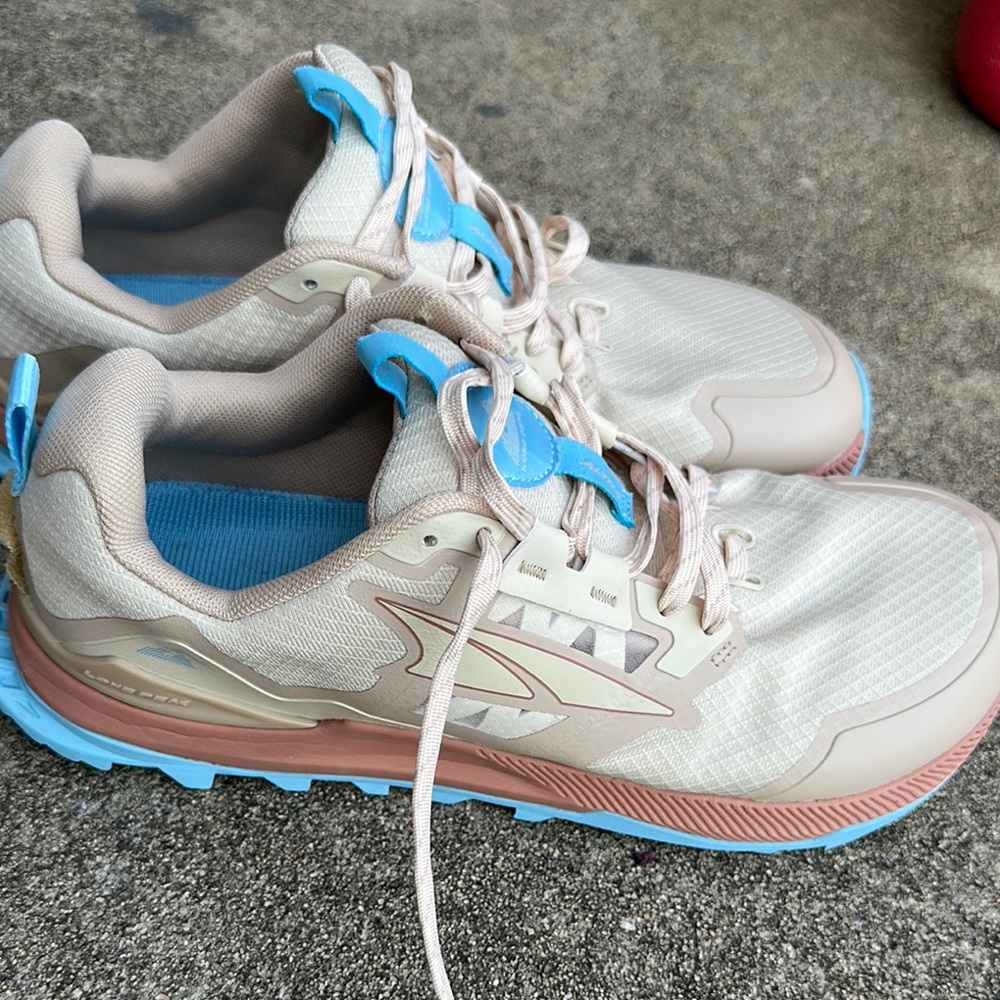 Altra Cream and Blue-Lone Peak 9.5 EUC